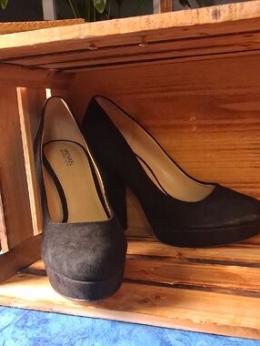 Michael Kors Black Suede 4" Platform Round-Toe Pumps, 10M